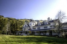 https://www.banthaskull.com/images/news/Skywalker_Ranch_Main_House.jpg